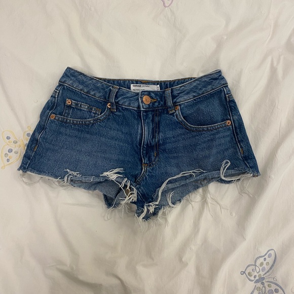 Low Rise denim shorts - Picture 1 of 3